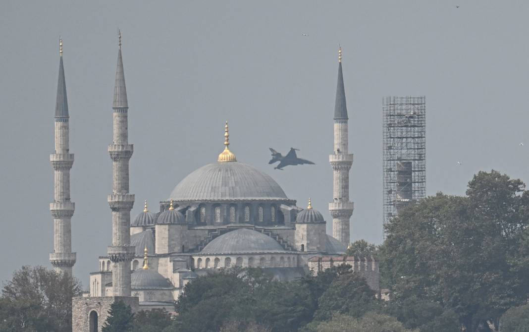 SOLOTÜRK İstanbul semalarında. Kule: “Muhteşemsiniz. Sizleri seviyoruz” 18